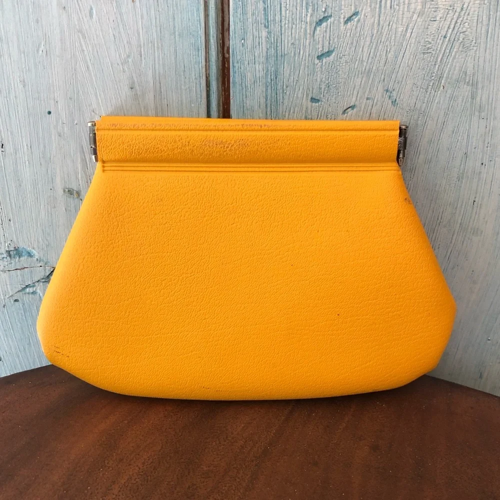 Vintage 1950’s “cosmetiques” mustard pouch for purse w/silver script & pictures - Picture 3 of 11